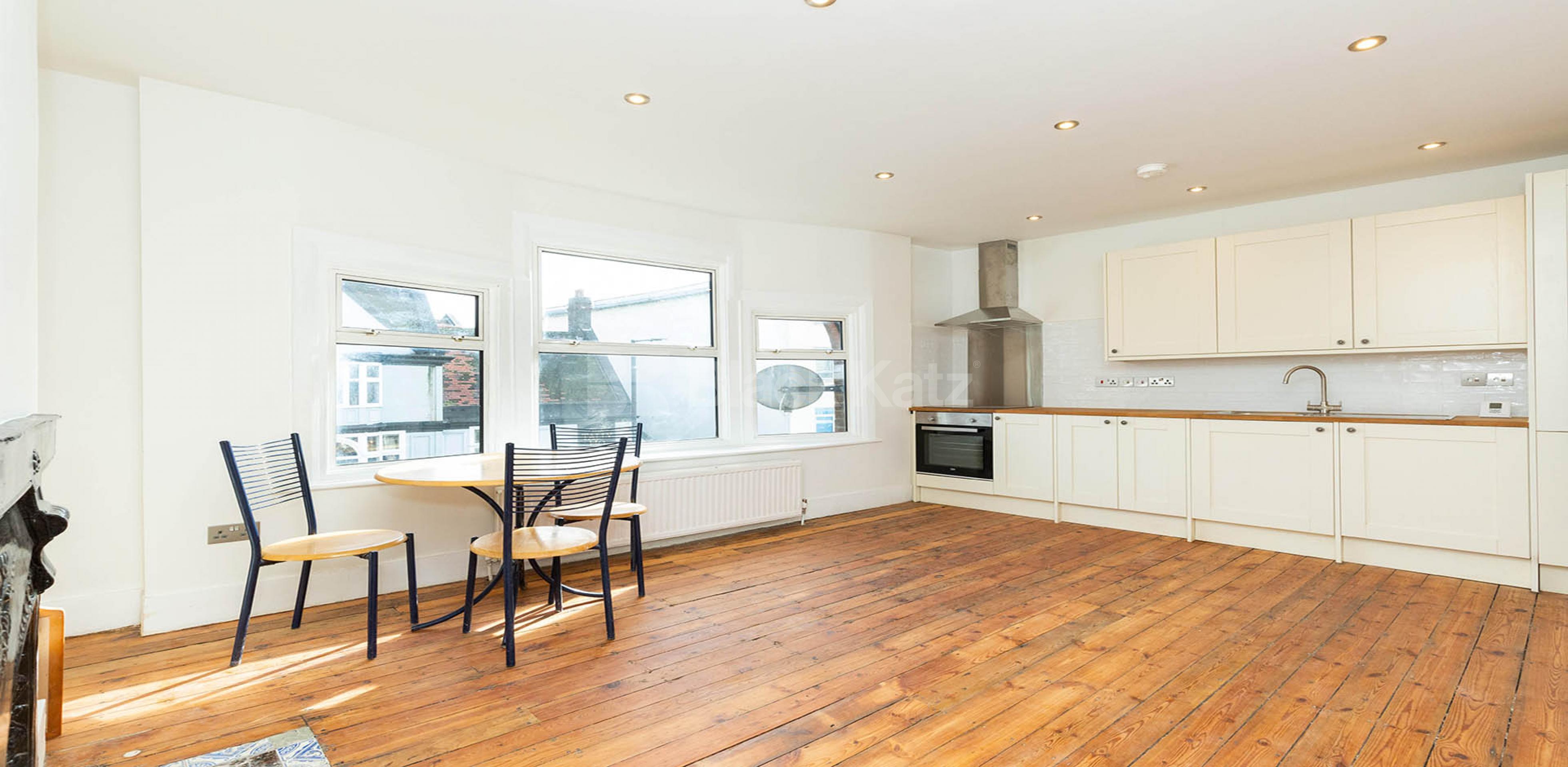 			3 Bedroom, 2 bath, 1 reception Apartment			 Ballards Lane, FINCHLEY CENTRAL N3 N12